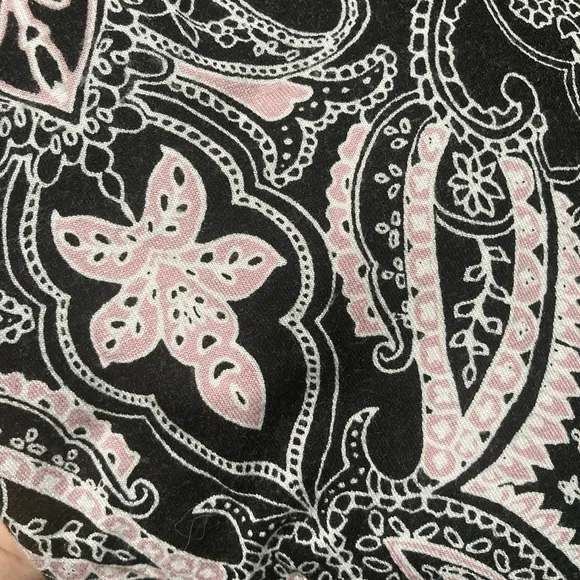Jones New York Women’s Black and White,Pink Paisley Floral Blouse Size X1 boho - Picture 10 of 13